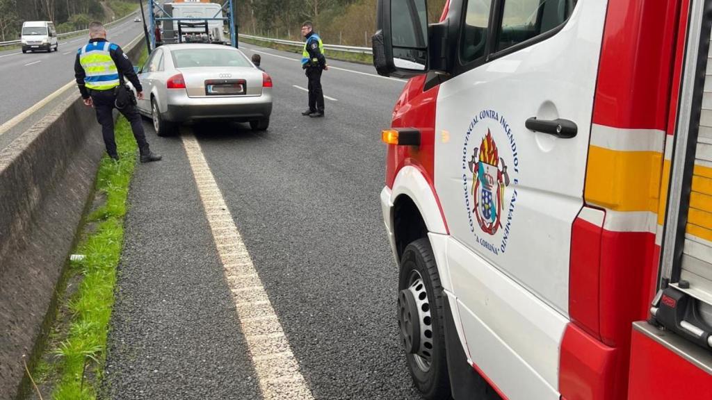 Un conductor herido leve en Rianxo (A Coruña) tras impactar contra la mediana