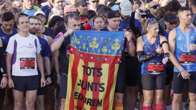 Los corredores antes de la salida de la Maratón Valencia Trinidad Alfonso celebrada este domingo.