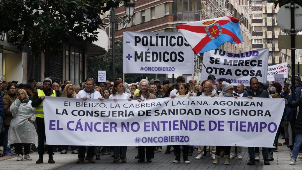 Manifestación de la asociación oncobierzo para reclamar mejoras en el área de Oncología y todas las especialidades sanitarias en el área de salud del Bierzo