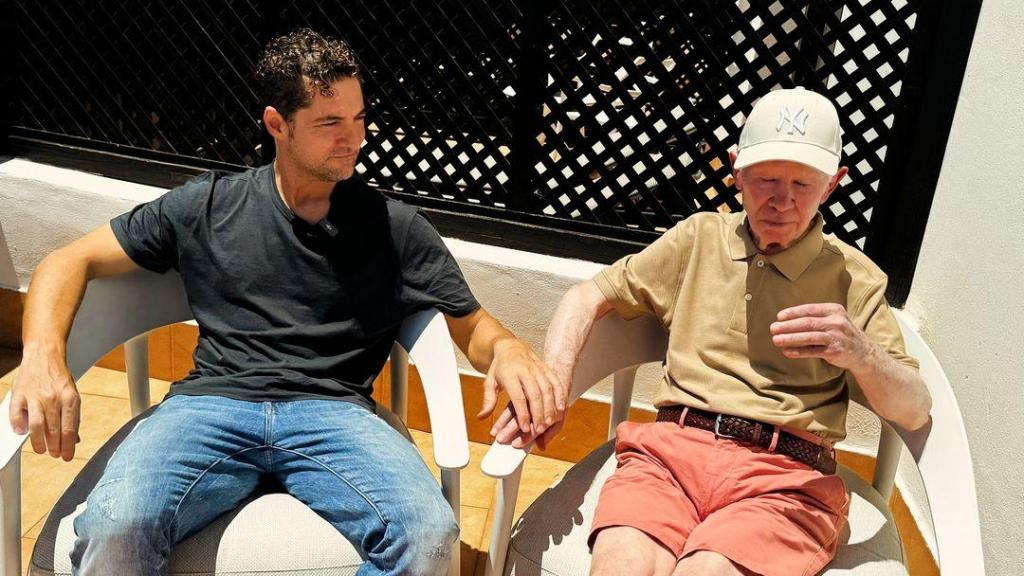 David Bisbal con su padre, Pepe, en su casa de Almería