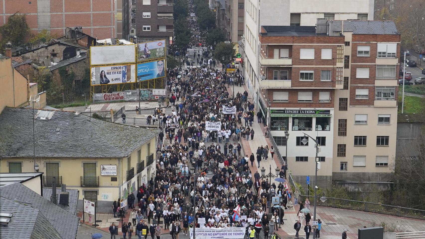 Manifestación de la asociación oncobierzo para reclamar mejoras en el área de Oncología y todas las especialidades sanitarias en el área de salud del Bierzo