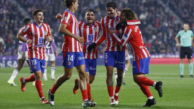 Los jugadores del Atlético de Madrid celebran un gol en la victoria ante el Valladolid.