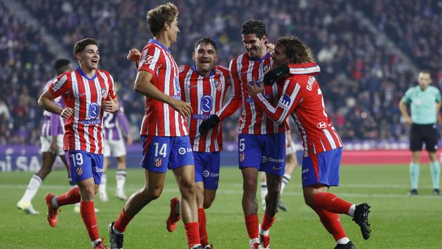 Los jugadores del Atlético de Madrid celebran un gol en la victoria ante el Valladolid.