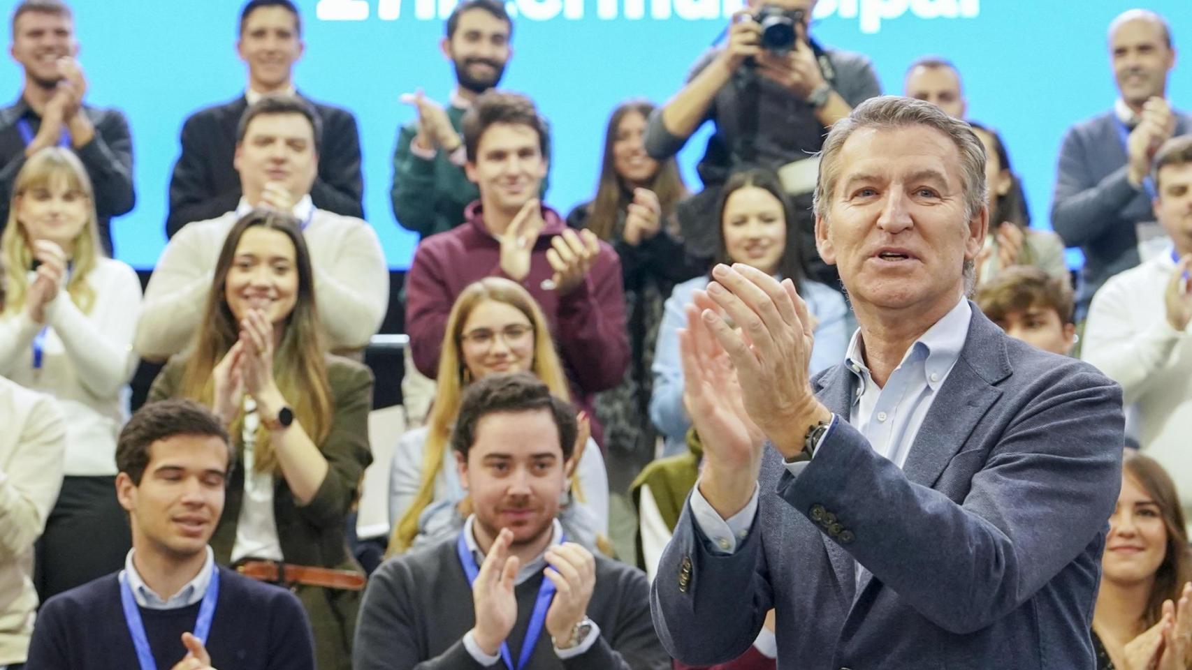 El presidente del PP, Alberto Núñez Feijóo, clausura la reunión Intermunicipal que ha acogido Valladolid, con la presencia de cientos de alcaldes, presidentes de Diputación y otros cargos populares.