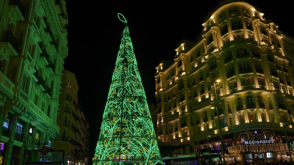 La moda española se sumerge en las calles de Madrid estas navidades con diseños y rutas que no te dejarán de sorprender