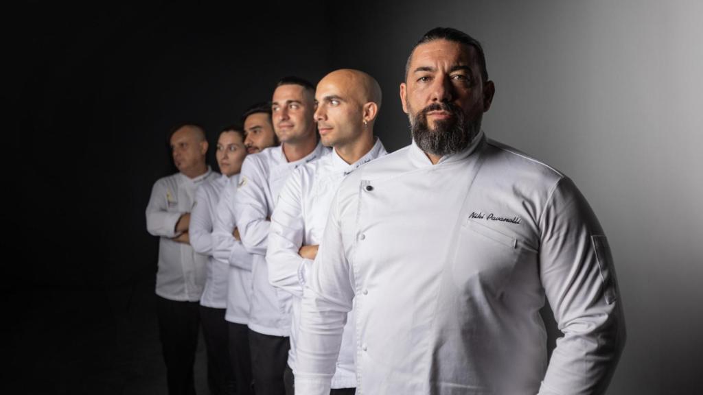 El chef Niki Pavanelli y su equipo.