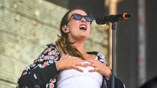 La cantante Rigoberta Bandini en concierto, en 2023.