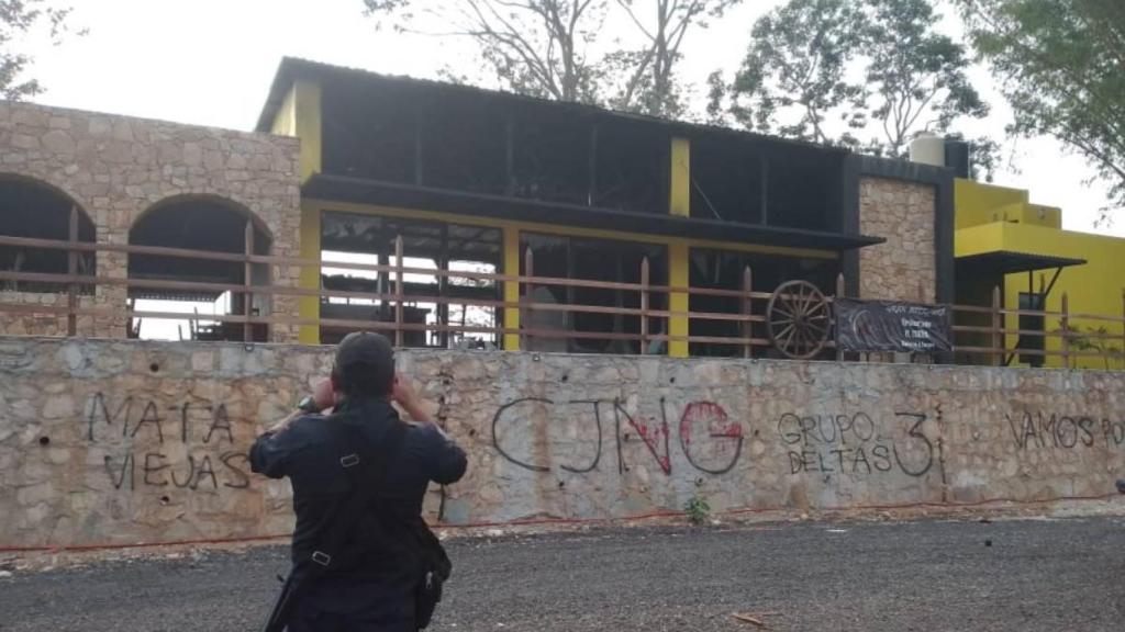 Pintadas reivindicando al Cártel de Jalisco Nueva Generación en las cercanías de San Cristóbal de las Casas.