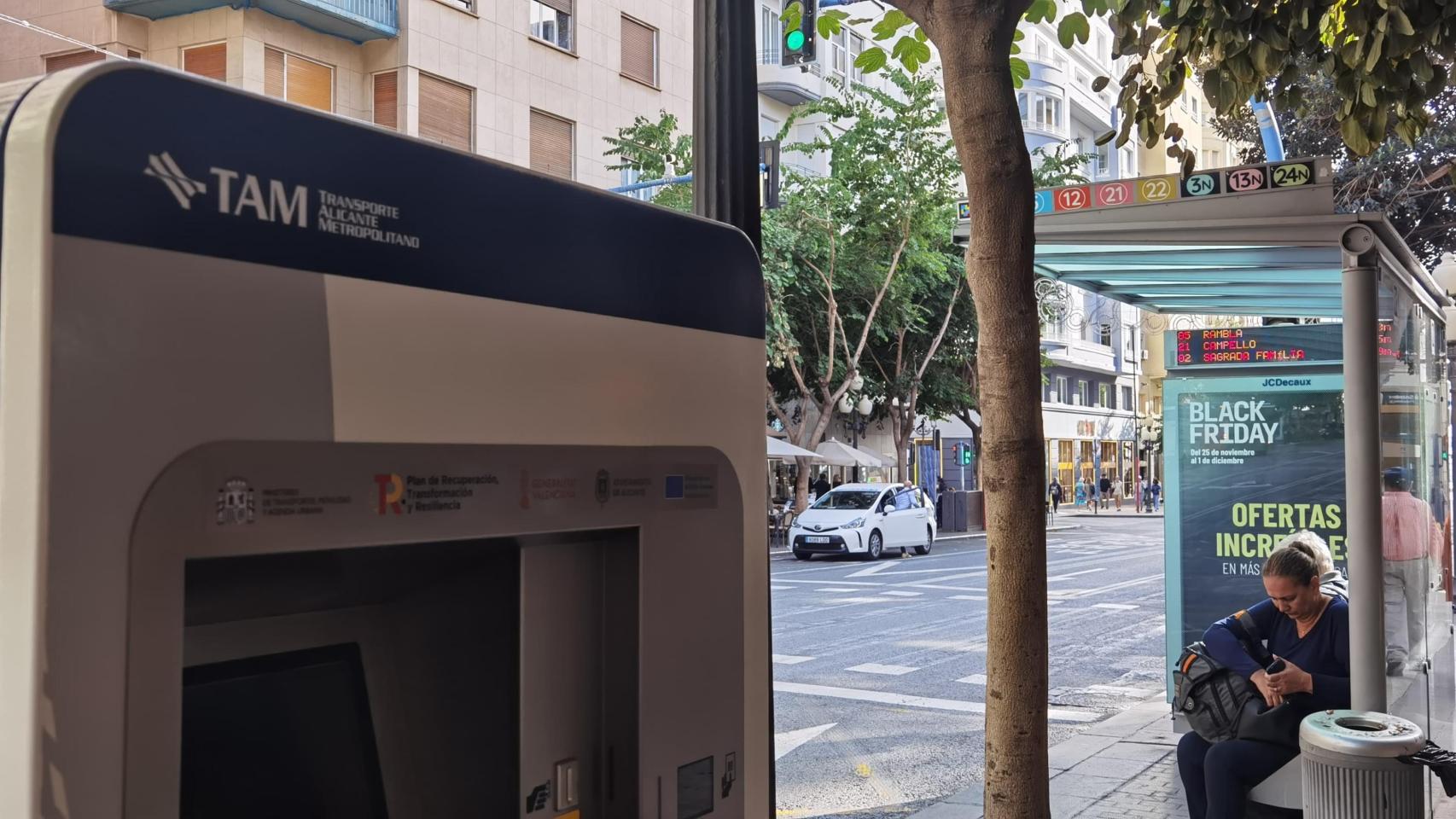 Las nuevas máquinas que se están instalando en las calles de Alicante.