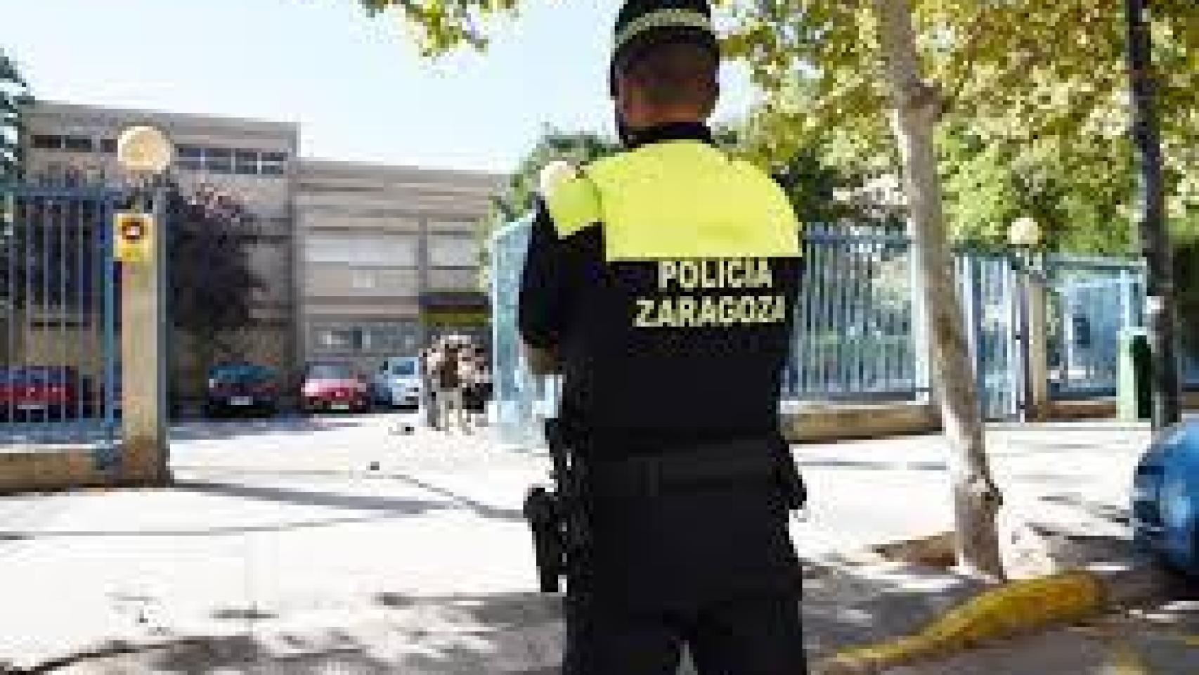 Un policía local de Zaragoza.