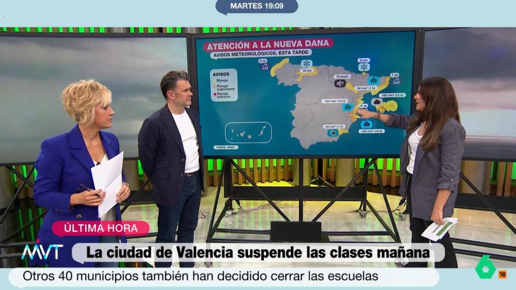 Iñaki López y Cristina Pardo junto a Joana Ivars en 'Más vale tarde'.