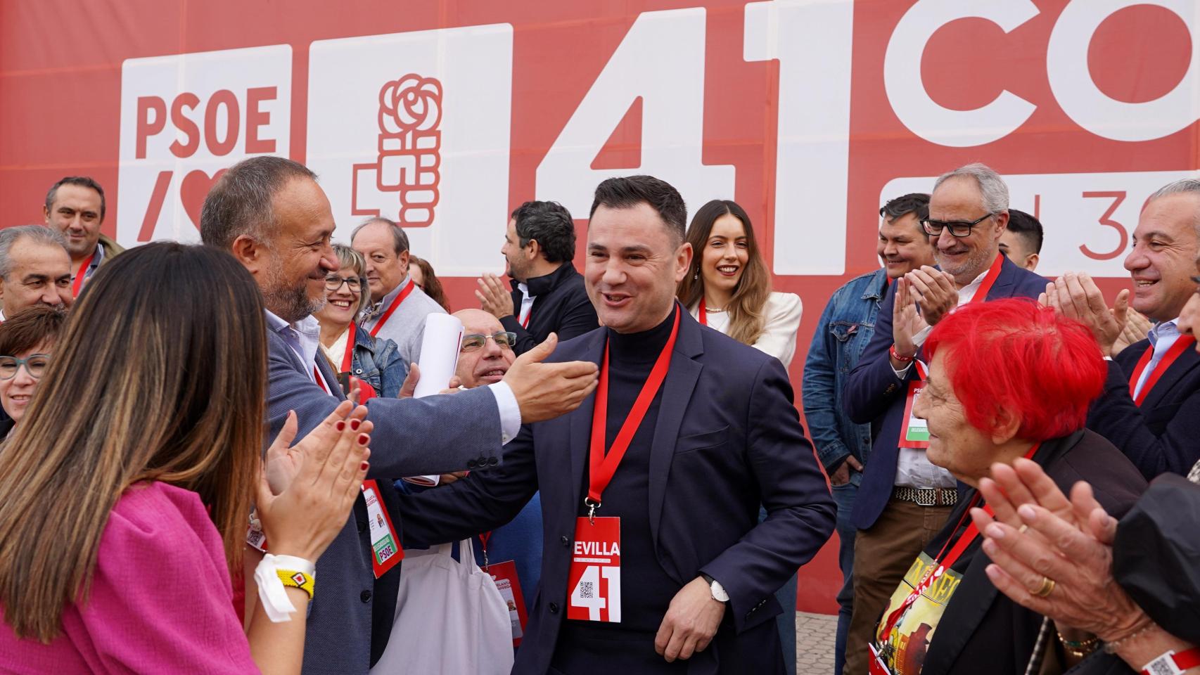 El secretario general del PSOE de León, Javier Alfonso Cendón, recibe la felicitación de sus compañeros tras ser elegido miembro de la nueva Comisión Ejecutiva del PSOE en el Congreso Federal de Sevilla de este fin de semana