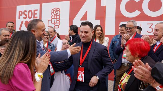 El secretario general del PSOE de León, Javier Alfonso Cendón, recibe la felicitación de sus compañeros tras ser elegido miembro de la nueva Comisión Ejecutiva del PSOE en el Congreso Federal de Sevilla de este fin de semana