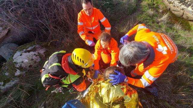 Rescate de un hombre al que le cayó una piedra en la pierna en Béjar