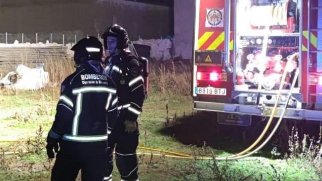 Dos bomberos de la Diputación de Valladolid, en imagen de archivo