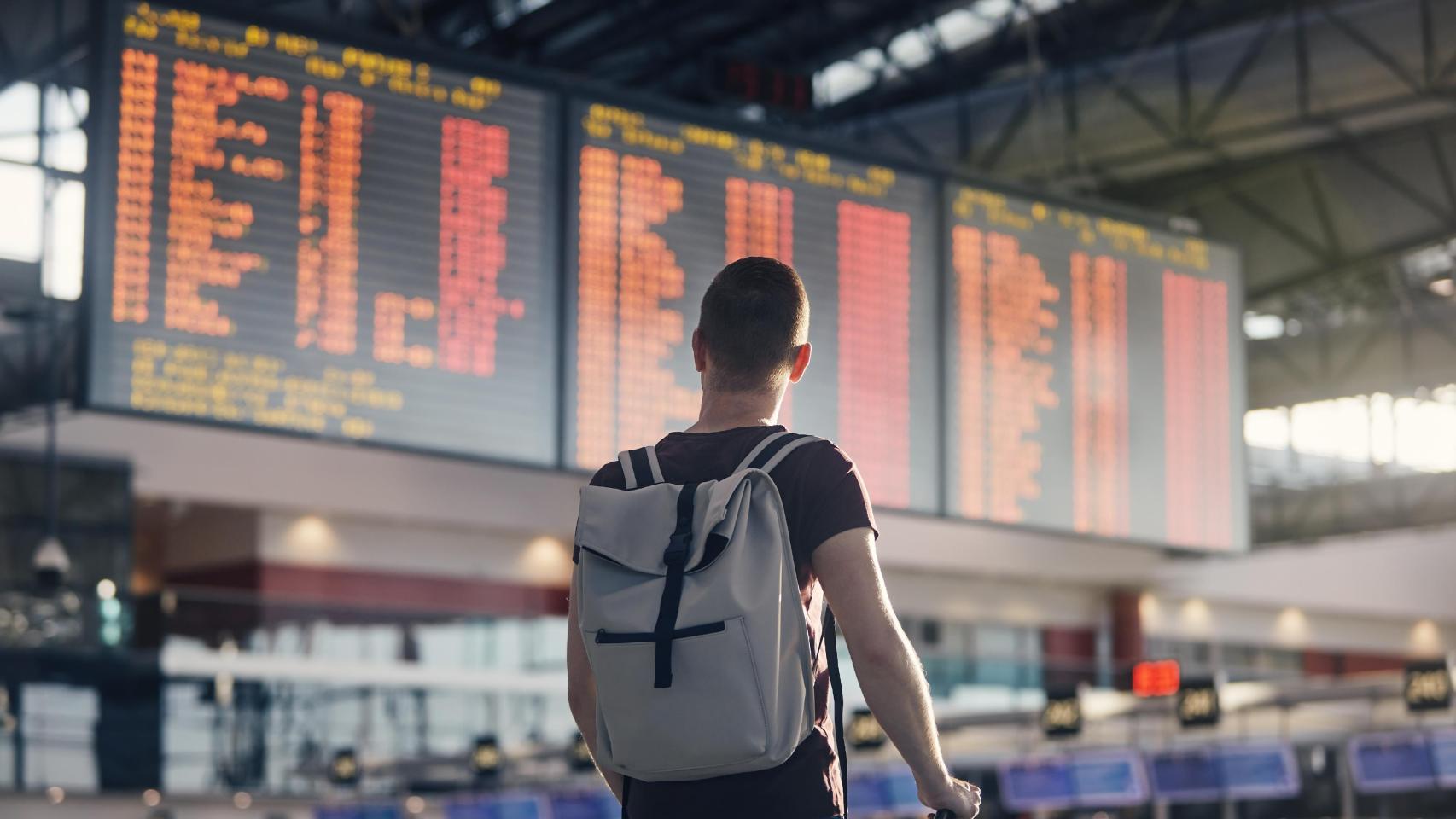 Imagen de archivo de una persona en el aeropuerto.