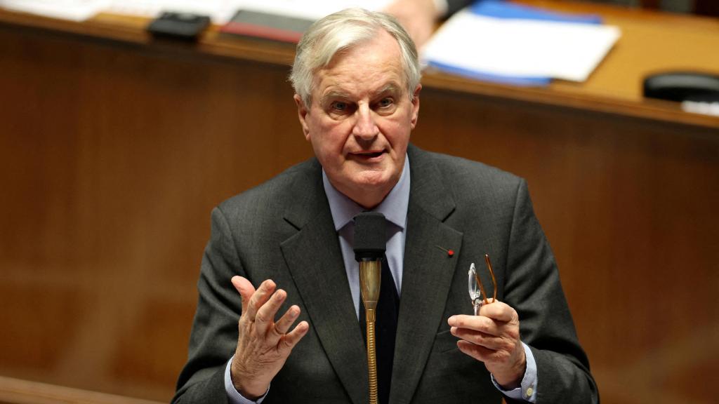 El primer ministro francés, Michel Barnier, habla durante las preguntas a la sesión del gobierno en la Asamblea Nacional en París, Francia.