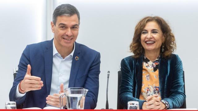 Pedro Sánchez y María Jesús Montero, este lunes, en la reunión de la nueva Ejecutiva del PSOE aprobada en el 41º Congreso Federal.