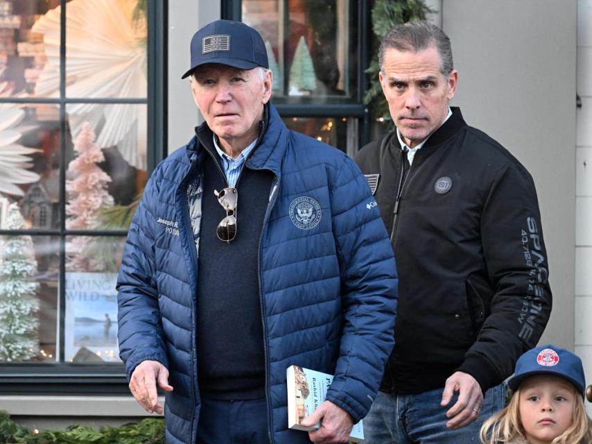 Joe Biden y su hijo Hunter en Massachusetts.