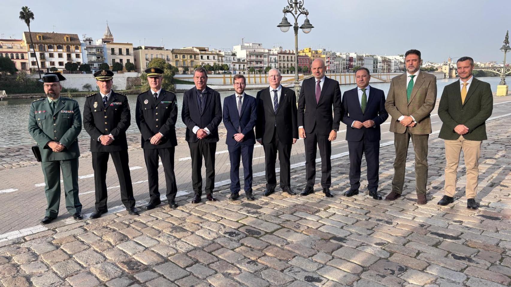 Los representantes de todas las autoridades que han colaborada en el dispositivo especial de la Magna de Sevilla.