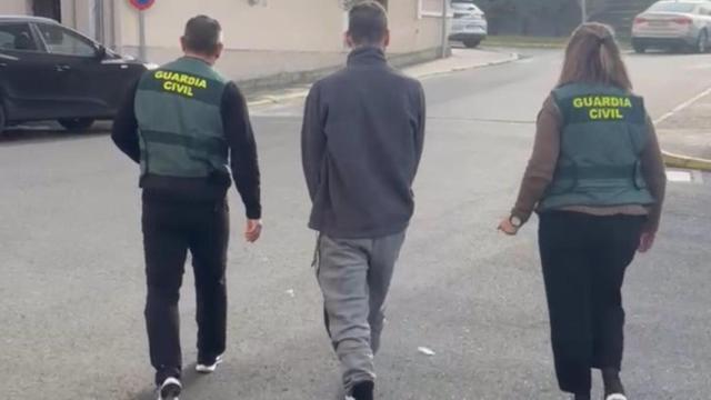 Detenido en Xinzo por supuesta posesión de pornografía infantil.