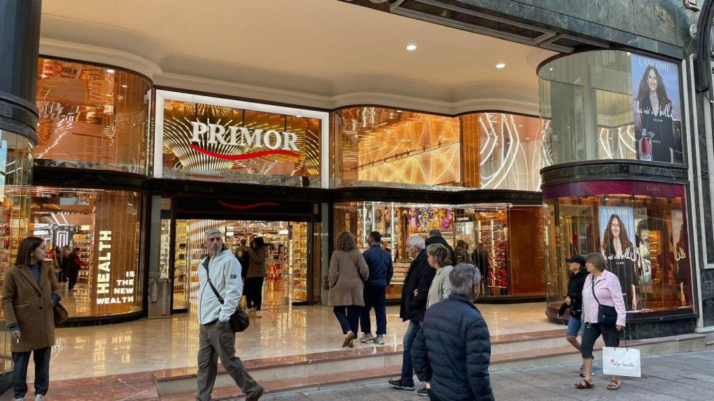 Exterior de la nueva tienda de Primor, en Vigo.