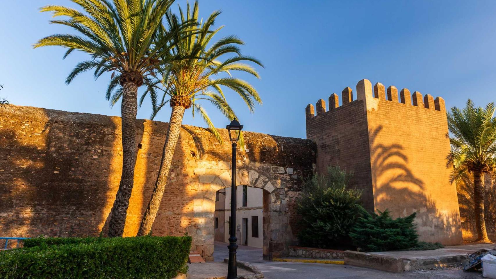 Vista de la muralla de la población de Mascarell. Turisme GVA