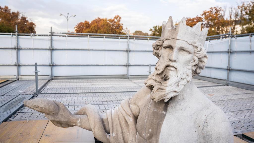 La parte más deteriorada de la estatua es la expuesta a las inclemencias del tiempo.