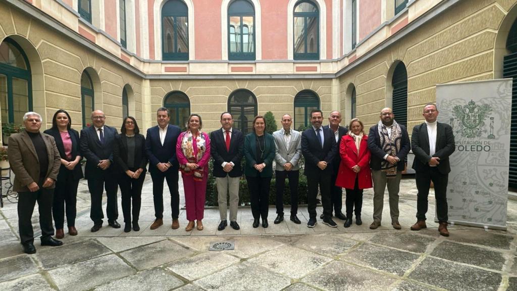 El equipo de Gobierno de la Diputación de Toledo antes de la rueda de prensa.