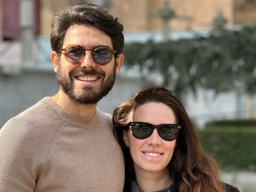 Carola Escámez y su marido, Roberto Martín, en una imagen de sus redes sociales.