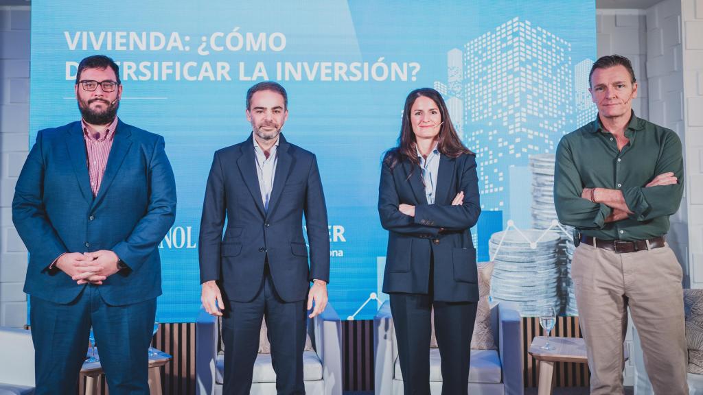 Rubén Escudero (EL ESPAÑOL-Invertia); Enrique Sánchez-Rey (Bestinver Activos Inmobiliarios); Ofelia Núñez (CBRE) y Alberto Alcázar (IE Business School).