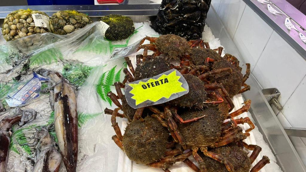 Marisco en oferta en el mercado de Elviña.