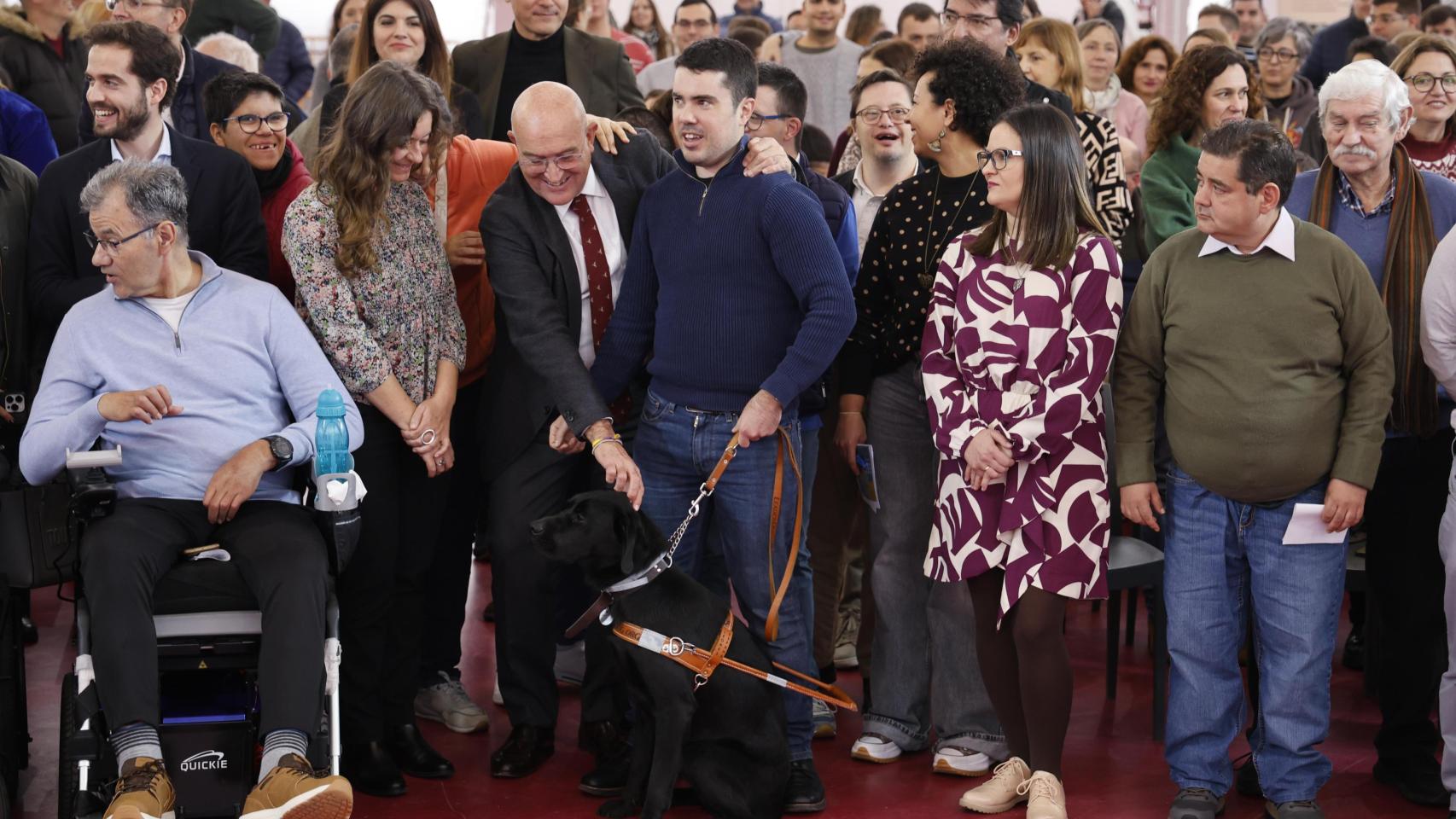 El alcalde de Valladolid, Jesús Julio Carnero, en la la I Feria Social para conmemorar el Día Internacional de las Personas con Discapacidad