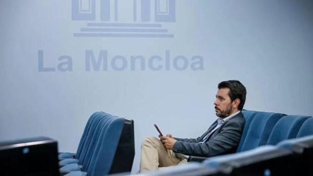 Ion Antolín en la sala de Moncloa en la que se celebra la rueda de prensa del Consejo de Ministros.