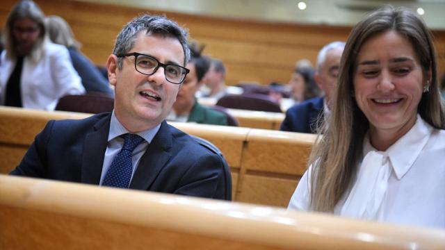 El ministro de la Presidencia y Justicia, Félix Bolaños, y la vicepresidenta tercera y ministra para la Transición Ecológica, Sara Aagesen, este martes en el Senado.