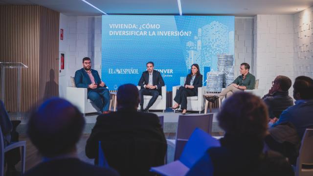 Rubén Escudero (EL ESPAÑOL-Invertia); Enrique Sánchez-Rey (Bestinver Activos Inmobiliarios); Ofelia Núñez (CBRE) y Alberto Alcázar (IE Business School).