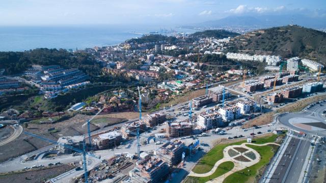 Imagen de archivo de las obras de construcción de viviendas en el sector Colinas del Limonar, en Málaga.