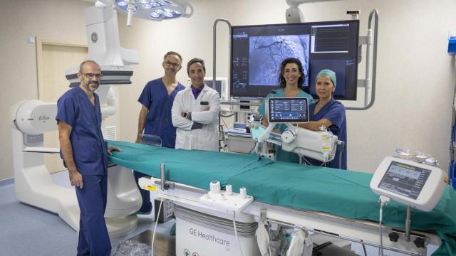 El equipo de cardiología en la nueva sala del hospital Quirónsalud Málaga.