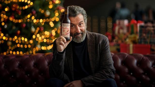 Luis Zahera vuelve a casa por Navidad de la mano de El Almendro y Estrella Galicia.