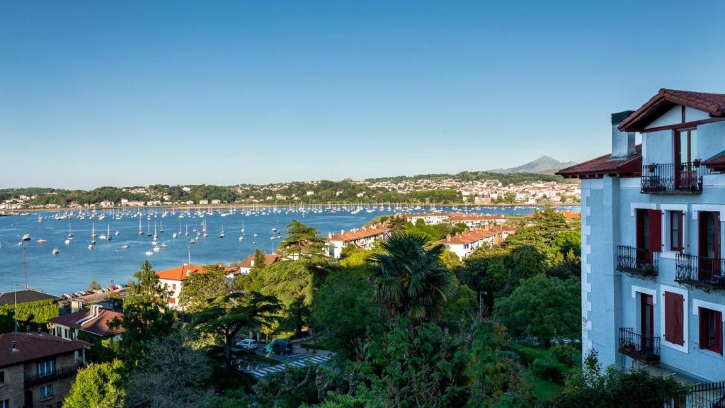 Estas navidades sorprende y regala un viaje (Vistas desde el Parador de Hondarribia)