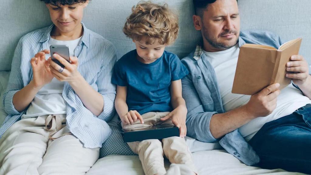 Niño usando una tablet