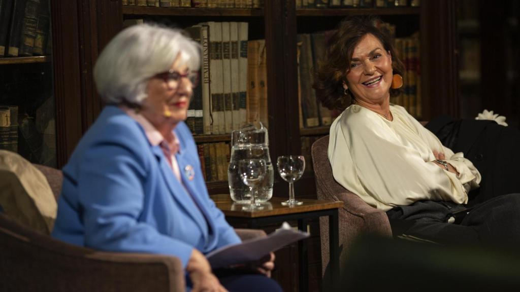 Carmen Calvo y Paquita Sauquillo presidiendo el encuentro.