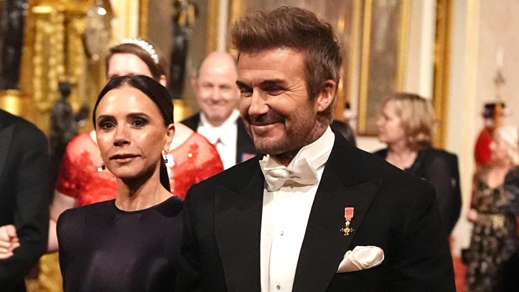 David y Victoria Beckham en su visita al Palacio de Buckingham.