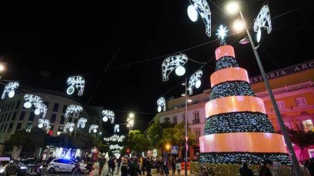 El mercadillo navideño que tienes que visitar en Almería: productos artesanales con una colorida decoración