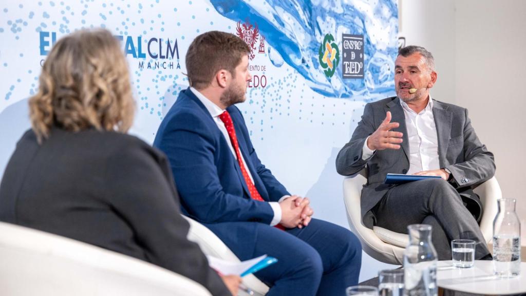 Matías Loarces, director territorial de Aqualia, en la mesa que ha cerrado el foro.