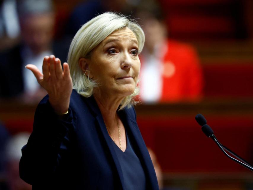 La líder de extrema derecha francesa y miembro del parlamento Marine Le Pen, durante la moción de censura.