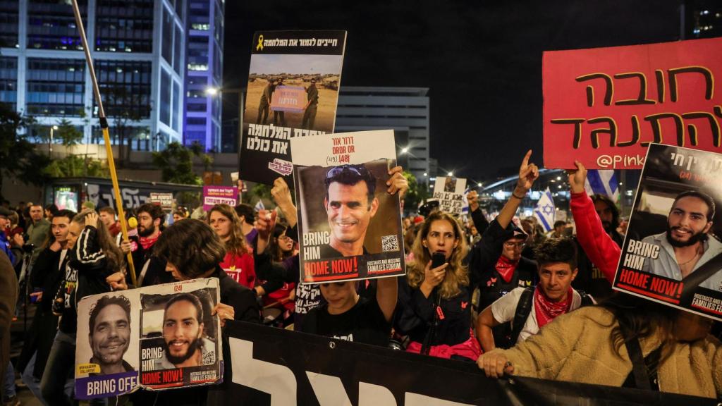 Ciudadanos israelíes protestan en Tel Aviv el pasado fin de semana contra el gobierno de Netanyahu para que llegue a un acuerdo para liberar a los rehenes.