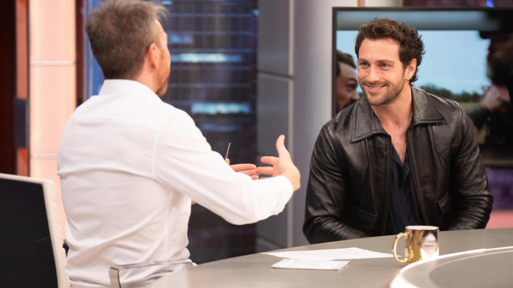 Pablo Motos y Aaron Taylor-Johnson en 'El Hormiguero'.