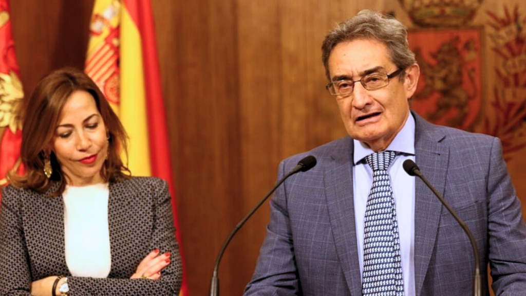 Julio Calvo y Natalia Chueca, durante la presentación del acuerdo presupuestario de 2024.