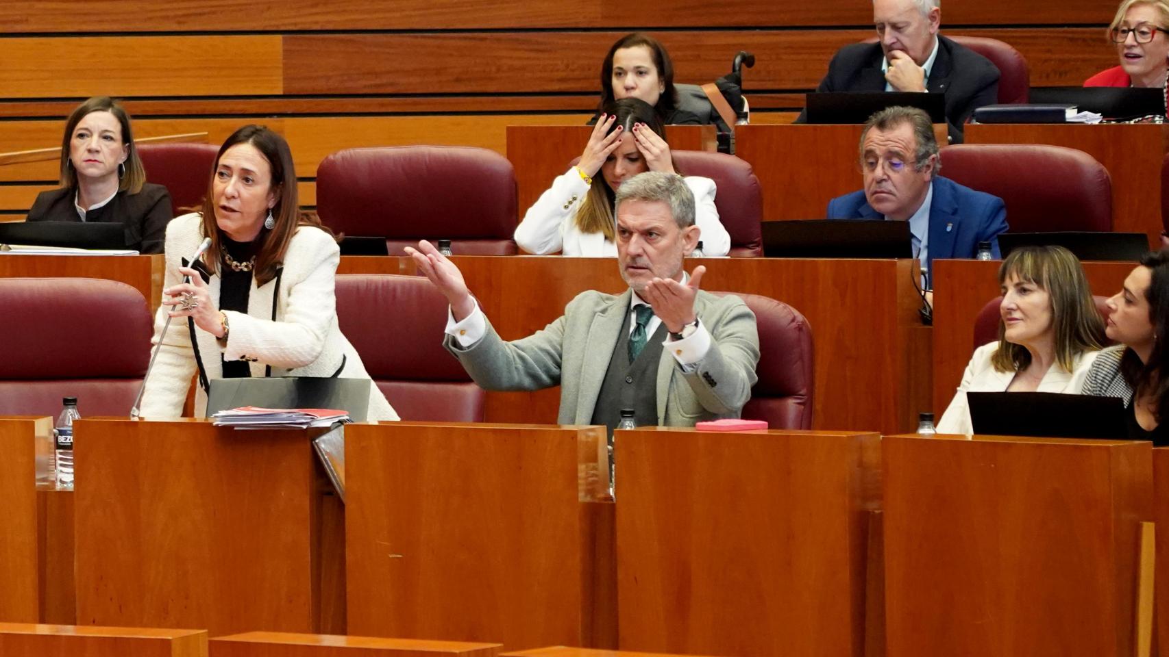 Procuradores socialistas durante la segunda sesión del pleno de las Cortes de Castilla y León